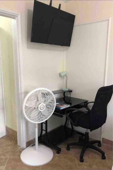 סנט פיליפ Kelly'S Studio Apartment - Rental Near Airport, Amenities And Bus Route מראה חיצוני תמונה