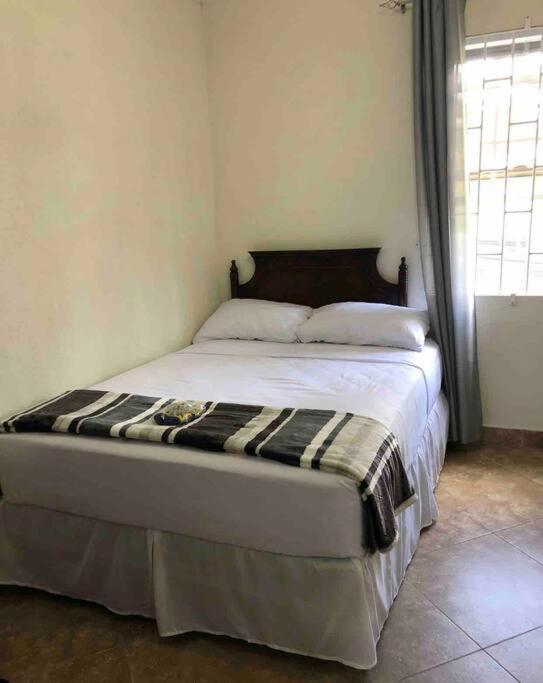 סנט פיליפ Kelly'S Studio Apartment - Rental Near Airport, Amenities And Bus Route מראה חיצוני תמונה